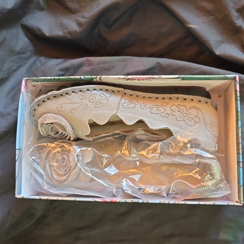 Bio Rui - Grey Trim Leather Flat Size 9.5